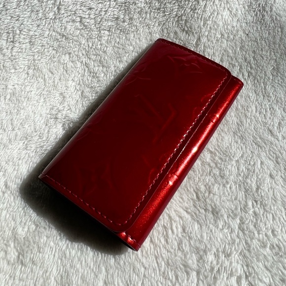 Louis Vuitton Key Case 4 Ring PommeD'Amour Red Vernis - Picture 3 of 14